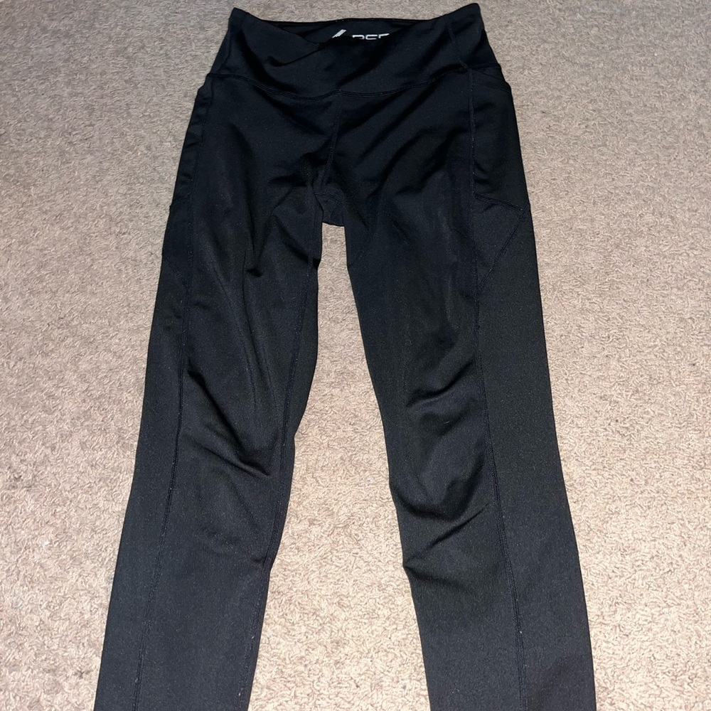Black high rise leggings with pockets